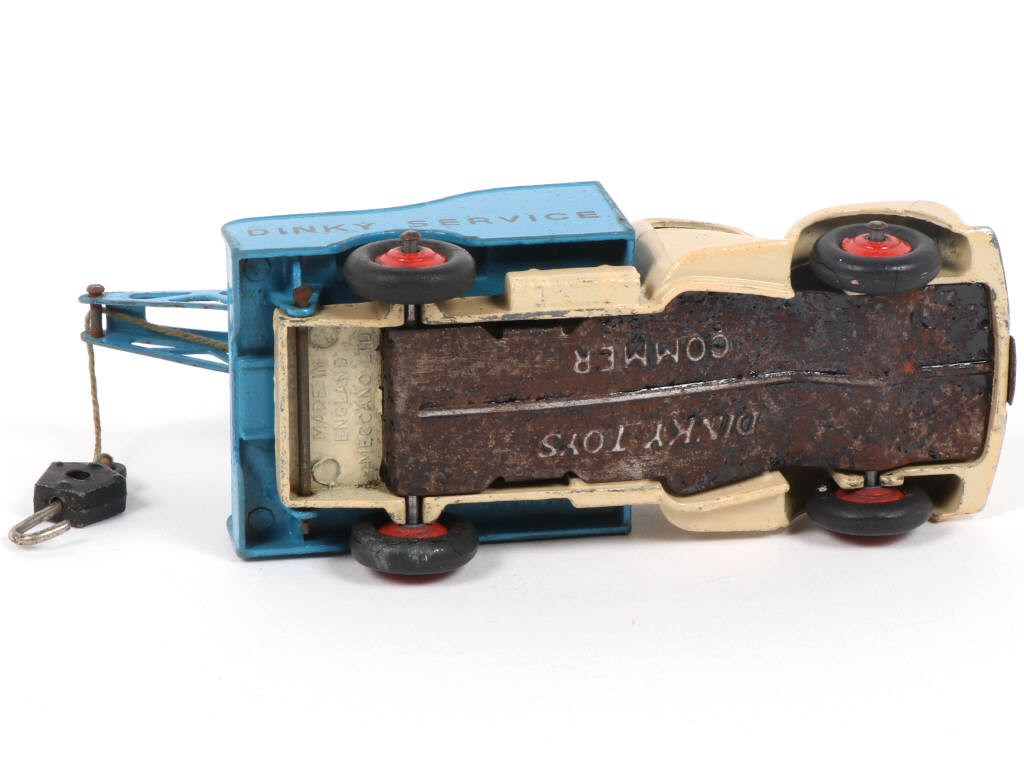 Lot 332 - DINKY TOYS (GB) (1)
