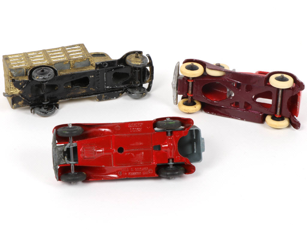 Lot 389 - DINKY TOYS (3)