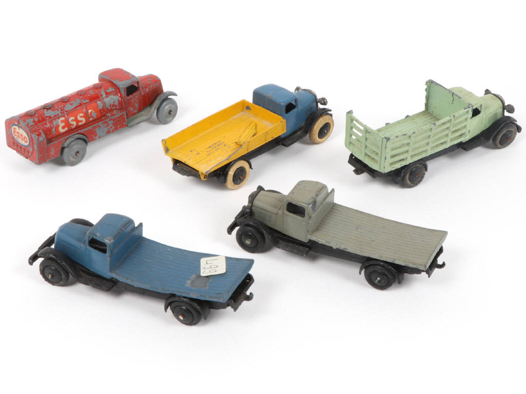Lot 421 - DINKY TOYS (FRANCE) (5)