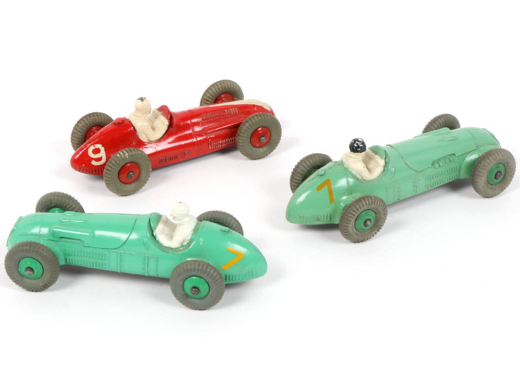 Lot 353 - DINKY TOYS (GB) (3)