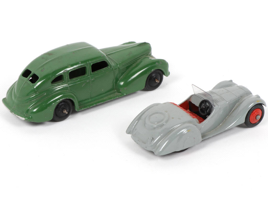 Lot 340 - DINKY TOYS (GB) (2)