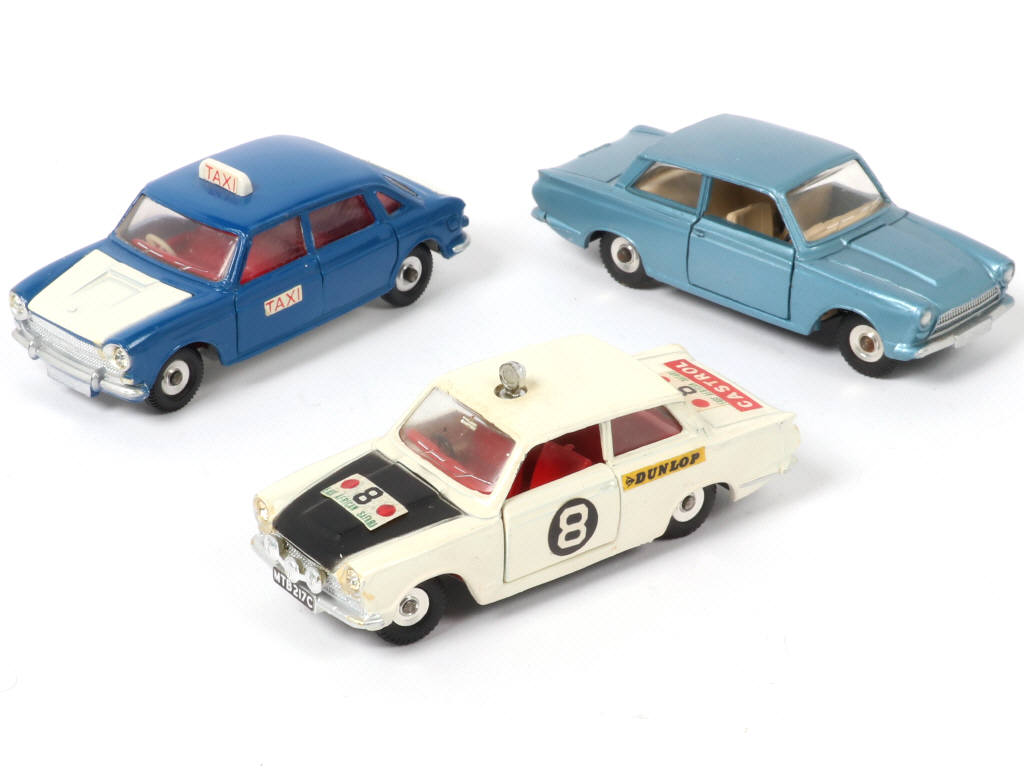 Lot 361 - DINKY TOYS (GB) (3)