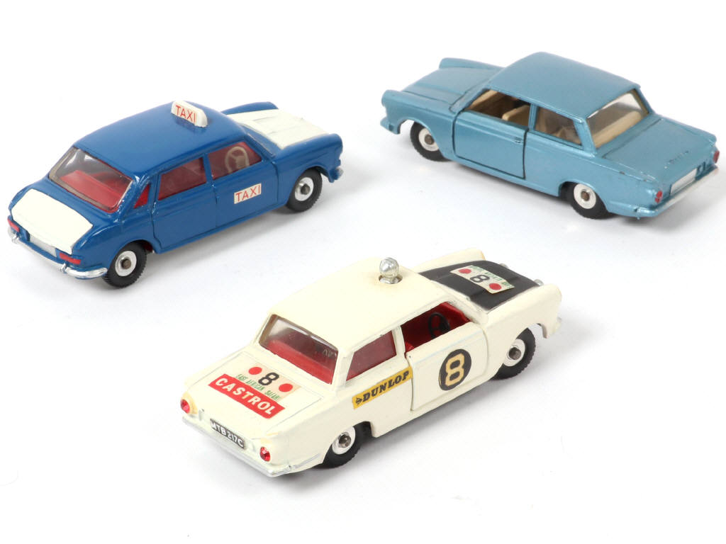Lot 361 - DINKY TOYS (GB) (3)