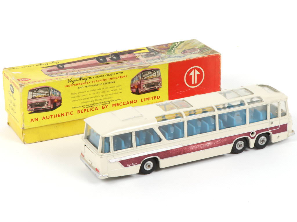 Lot 338 - DINKY TOYS (GB) (1)