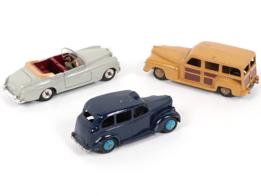 Lot 354 - DINKY TOYS (GB) (3)