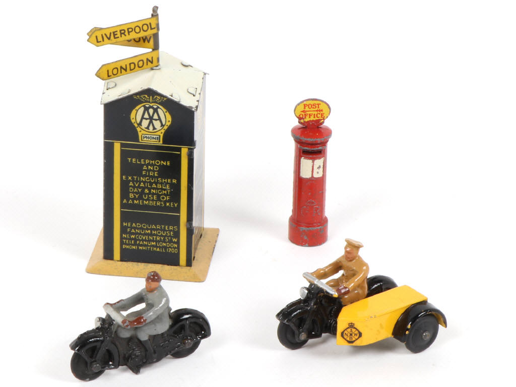 Lot 377 - DINKY TOYS (GB) (4)