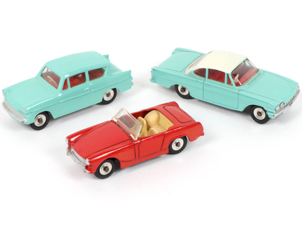 Lot 364 - DINKY TOYS (GB) (3)