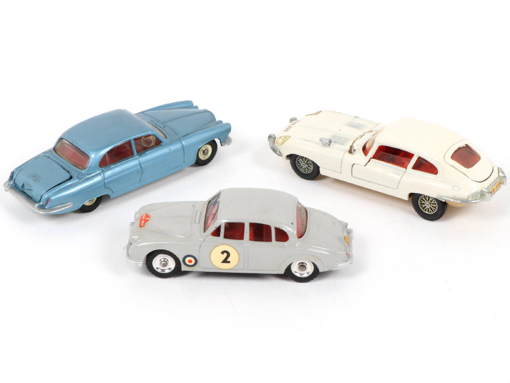 Lot 363 - DINKY TOYS (GB) (3)