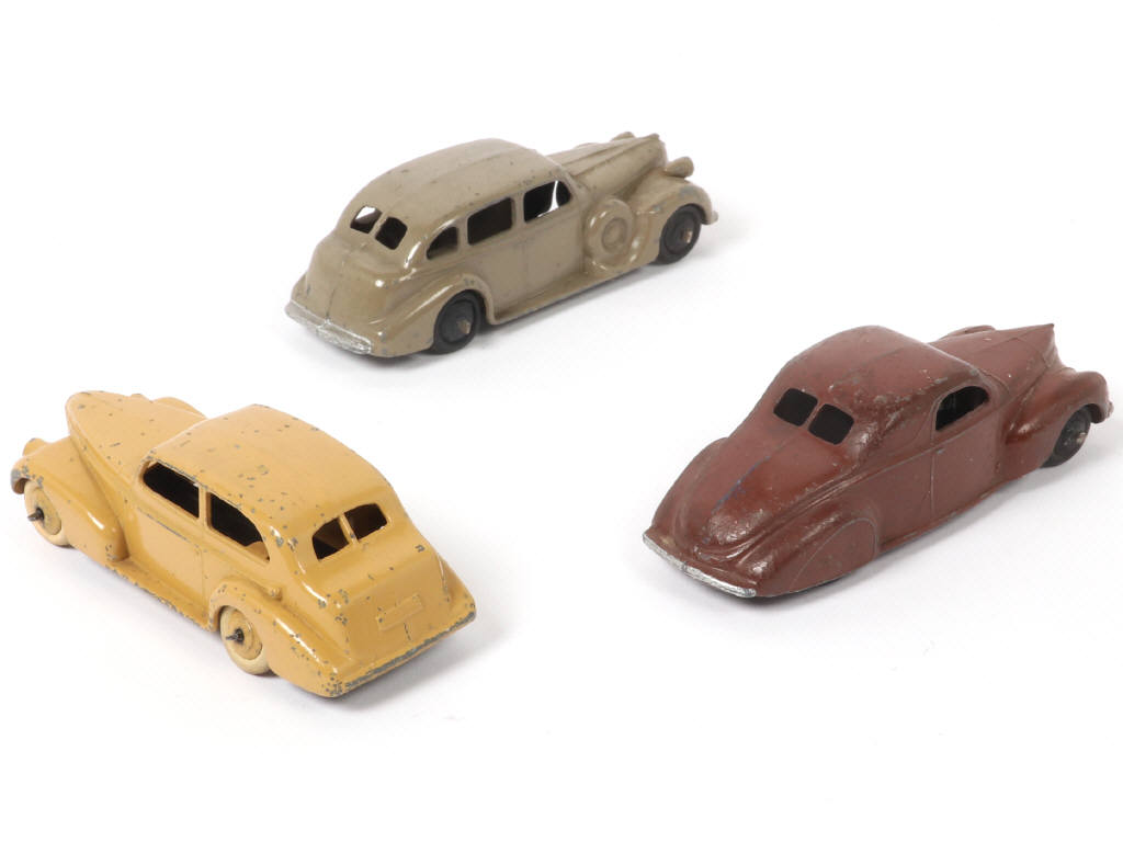 Lot 366 - DINKY TOYS (GB) (3)