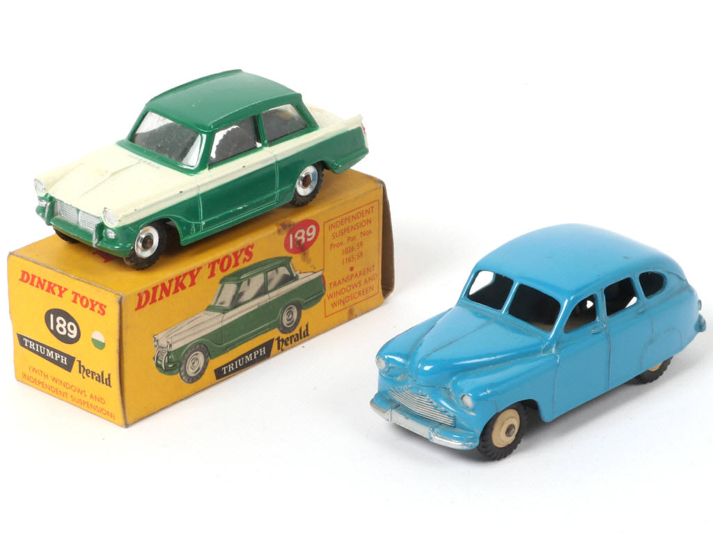 Lot 348 - DINKY TOYS (GB) (2)