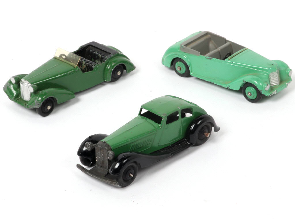 Lot 357 - DINKY TOYS (GB) (3)