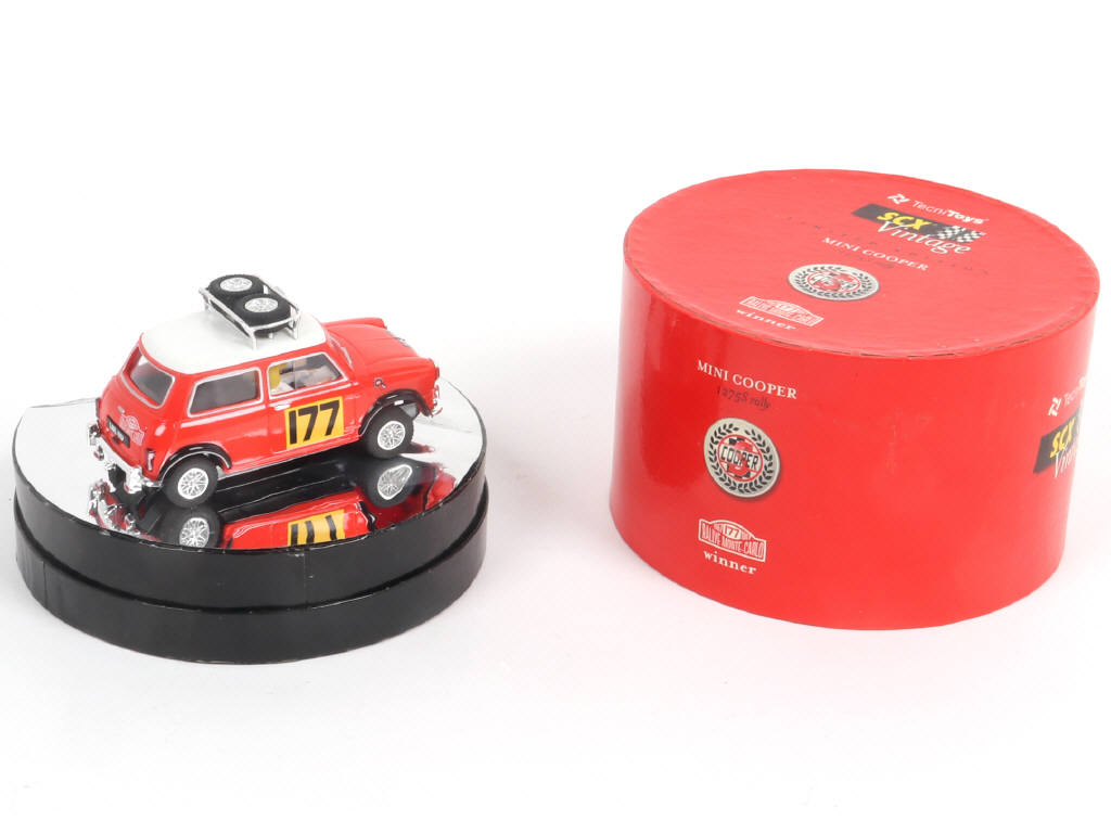 Lot 13 - SCALEXTRIC (GB) (1)