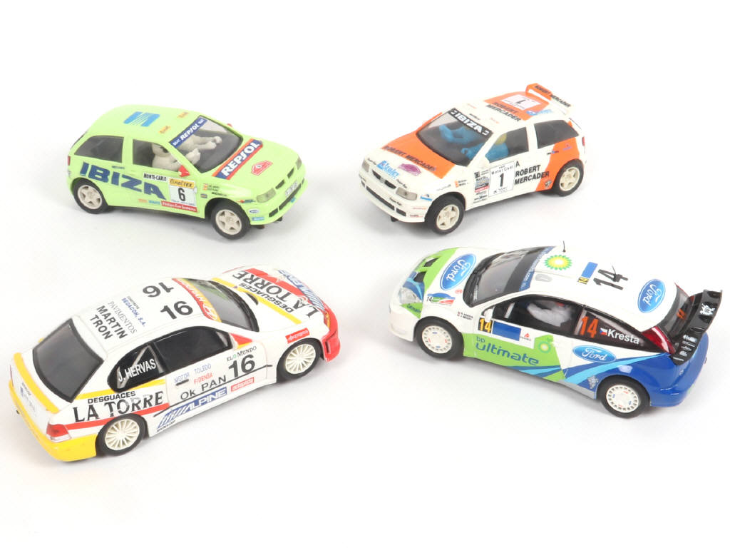 Lot 10 - SCALEXTRIC (GB) (4)