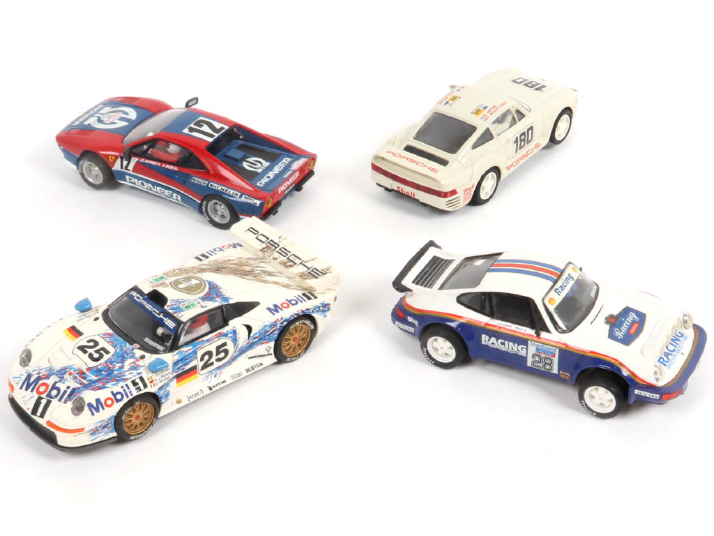Lot 12 - SCALEXTRIC (GB) (4)