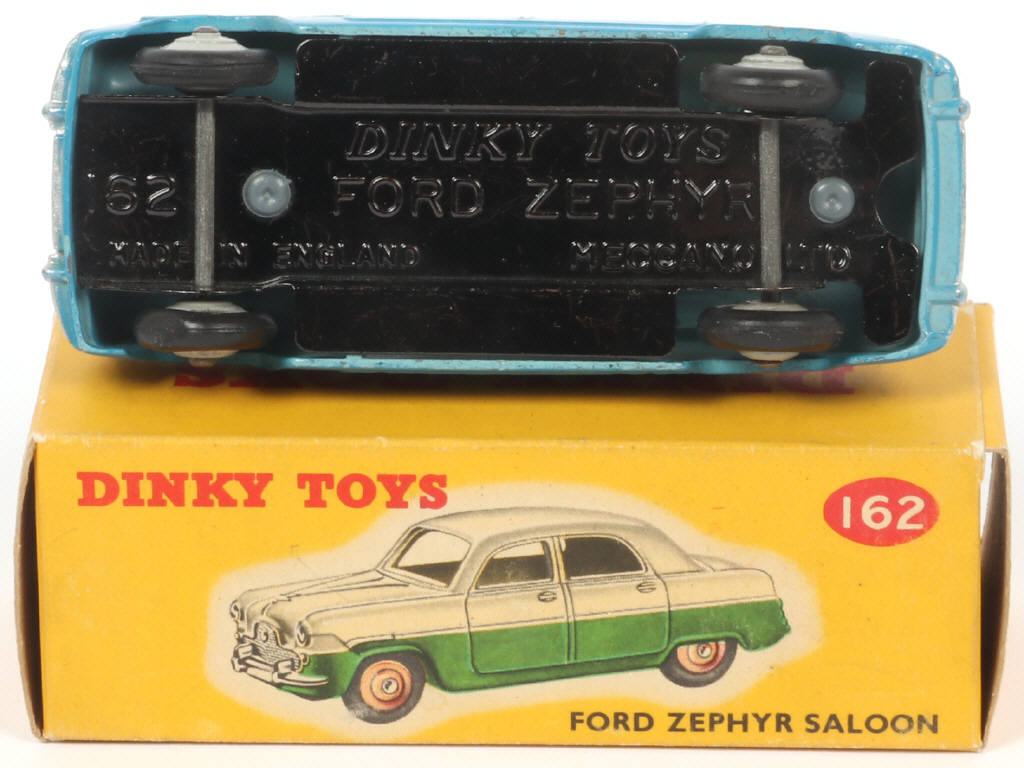 Lot 266 - DINKY TOYS (GB) (1)