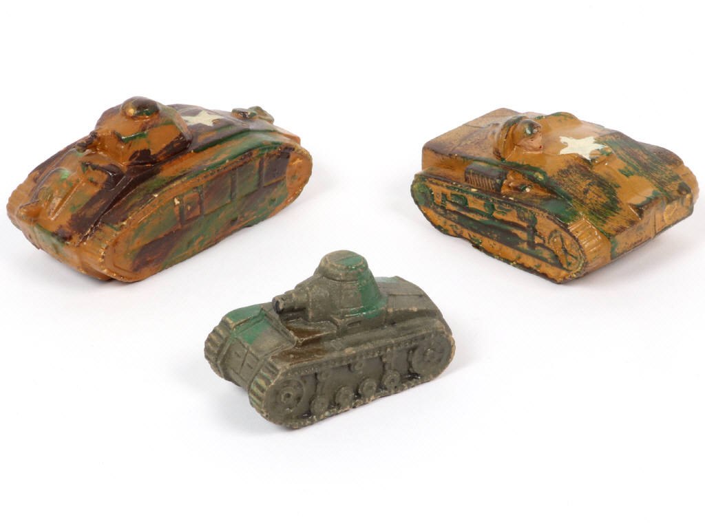 Lot 31 - DIVERS (3)