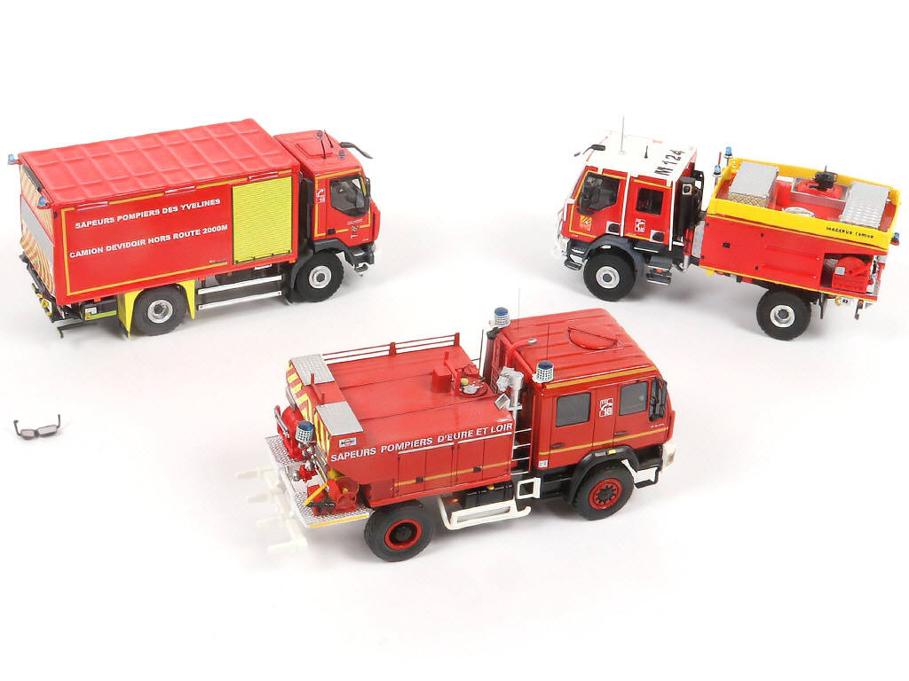 Lot 100 - DIVERS (3)