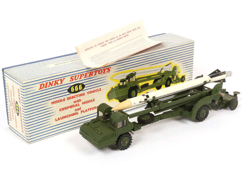 Lot 206 - DINKY TOYS (GB) (1)