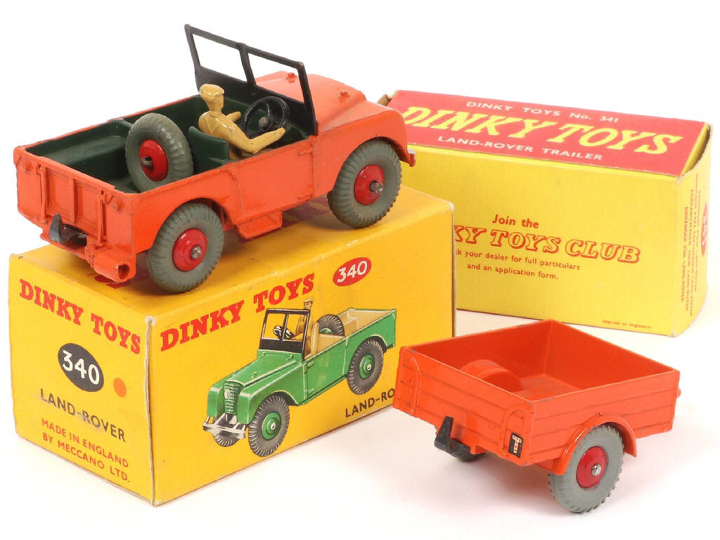 Lot 227 - DINKY TOYS (GB) (2)
