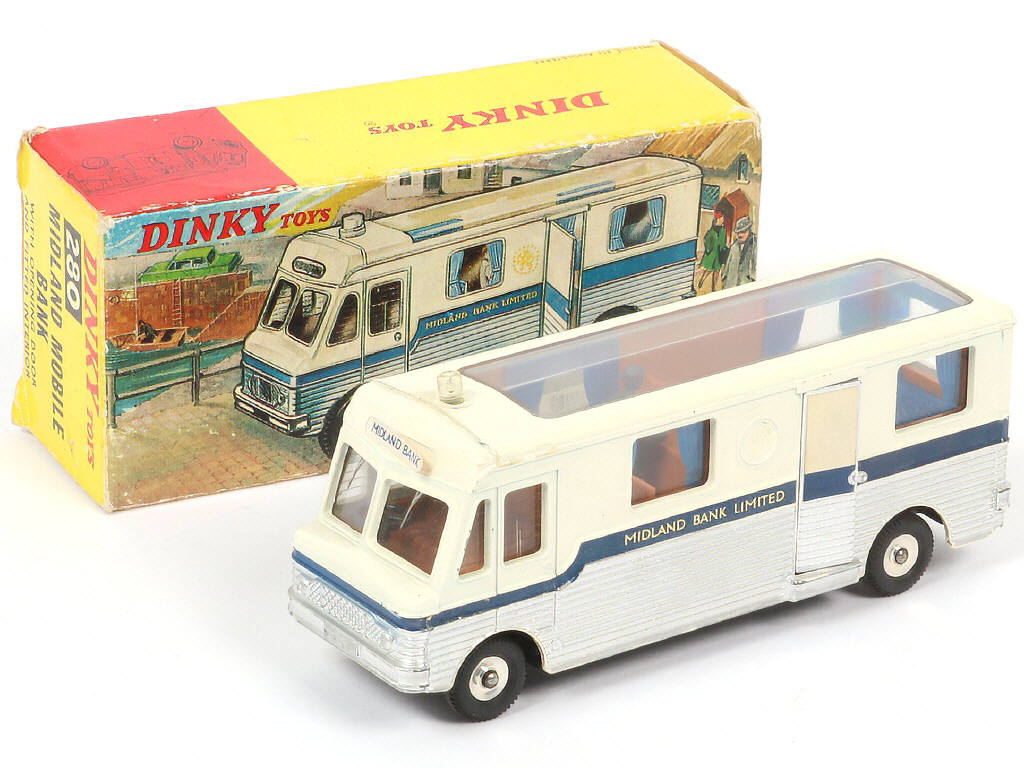 Lot 208 - DINKY TOYS (GB) (1)