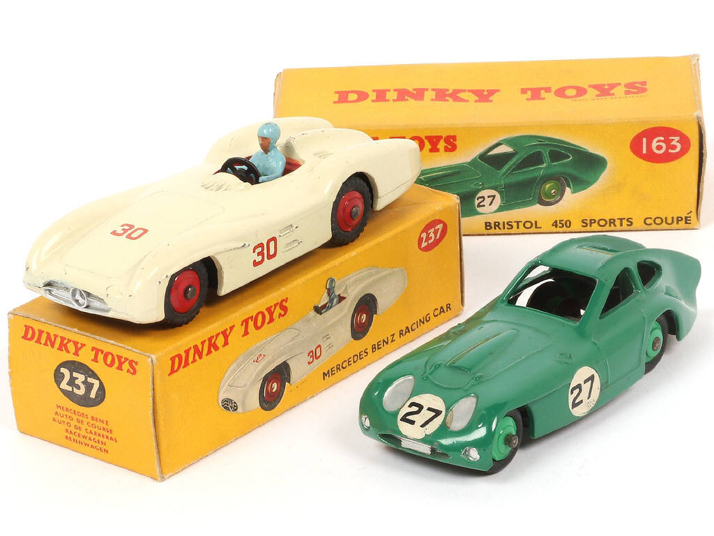 Lot 218 - DINKY TOYS (GB) (2)