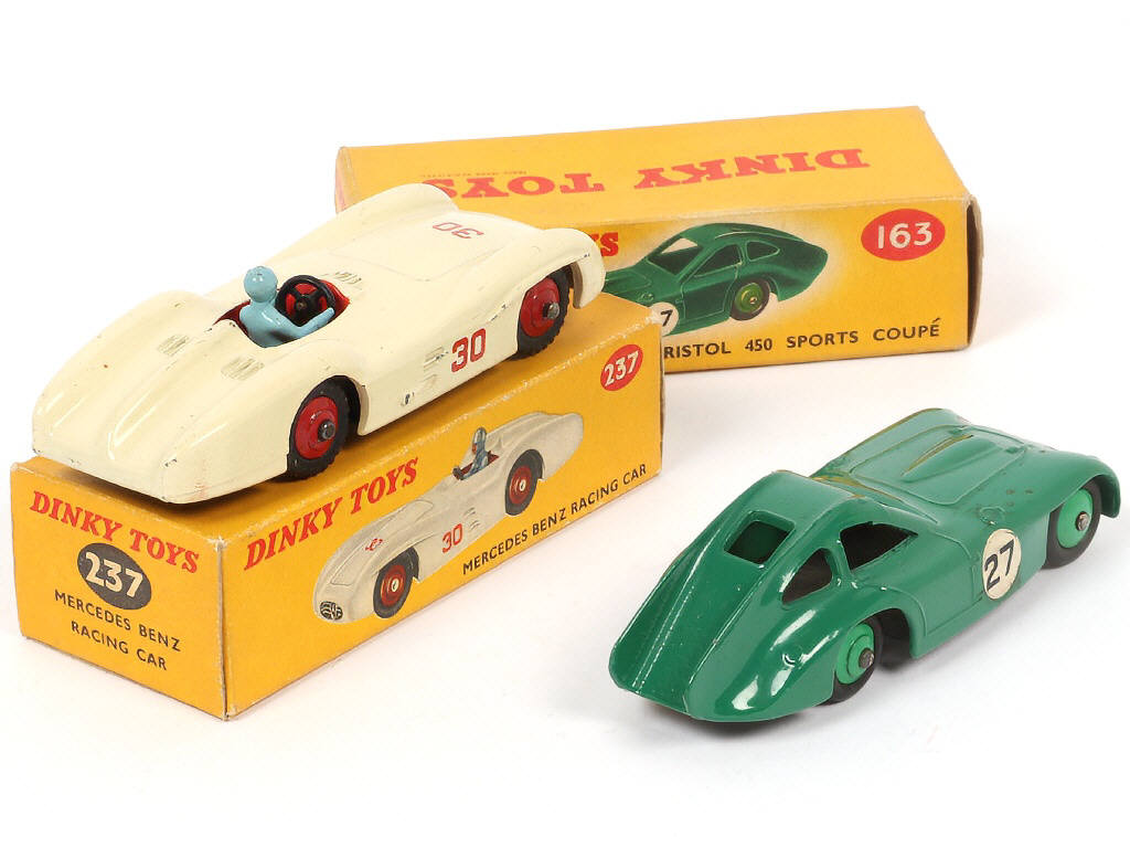 Lot 218 - DINKY TOYS (GB) (2)