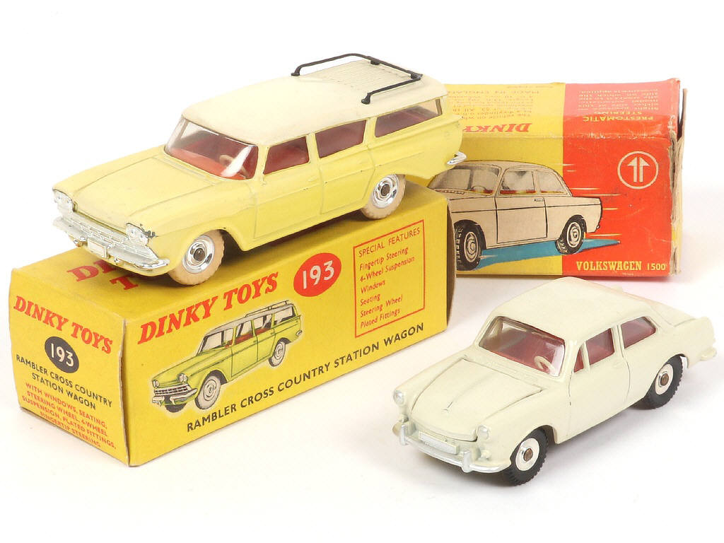 Lot 224 - DINKY TOYS (GB) (2)