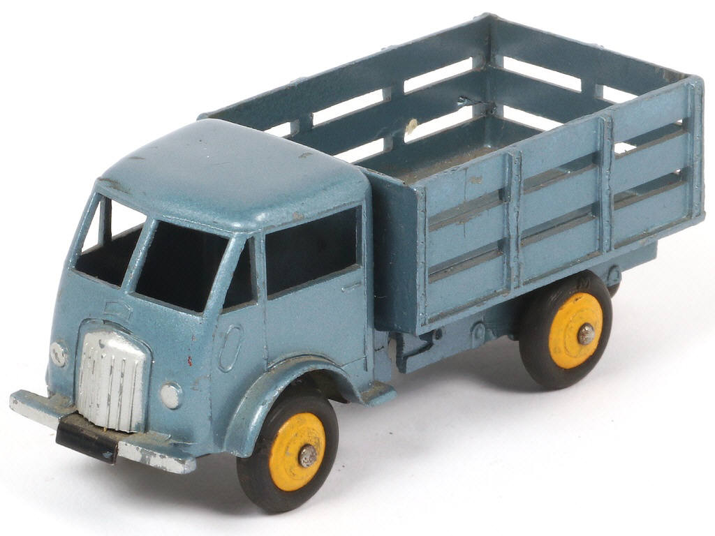 Lot 270 - DINKY TOYS (FRANCE) (1)