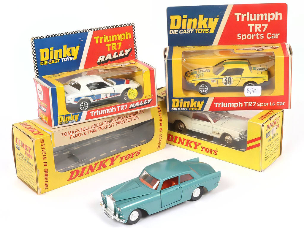 Lot 237 - DINKY TOYS (GB) (4)