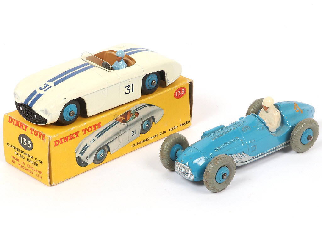 Lot 219 - DINKY TOYS (GB) (2)