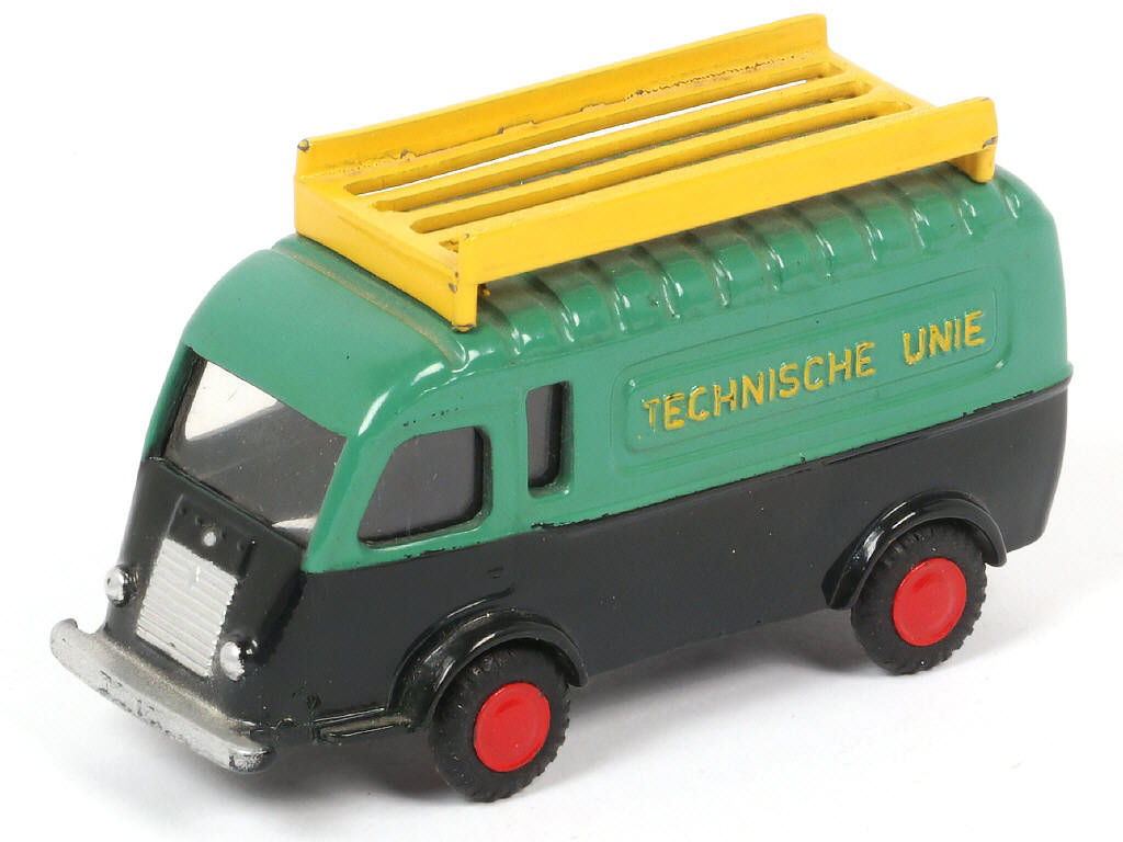 Lot 104 - LION-CAR (PAYS-BAS) (1)