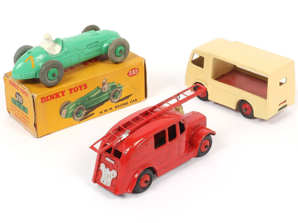 Lot 234 - DINKY TOYS (GB) (3)