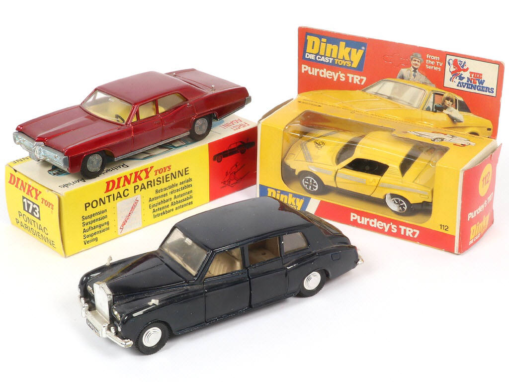 Lot 233 - DINKY TOYS (GB) (3)