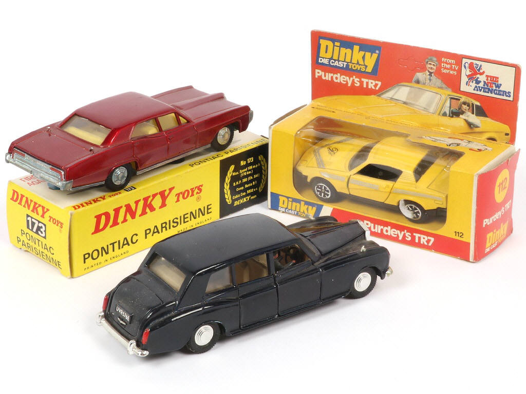 Lot 233 - DINKY TOYS (GB) (3)