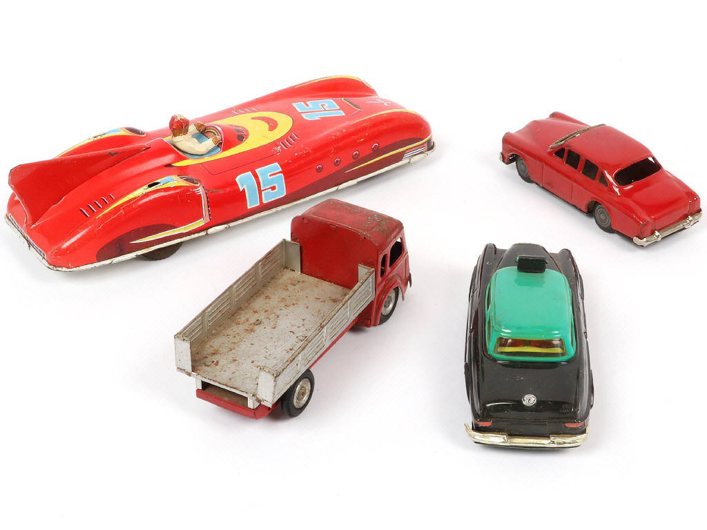 Lot 97 - DIVERS (4)