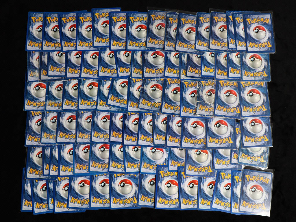 Lot 55 - POKEMON COMPANY (85)