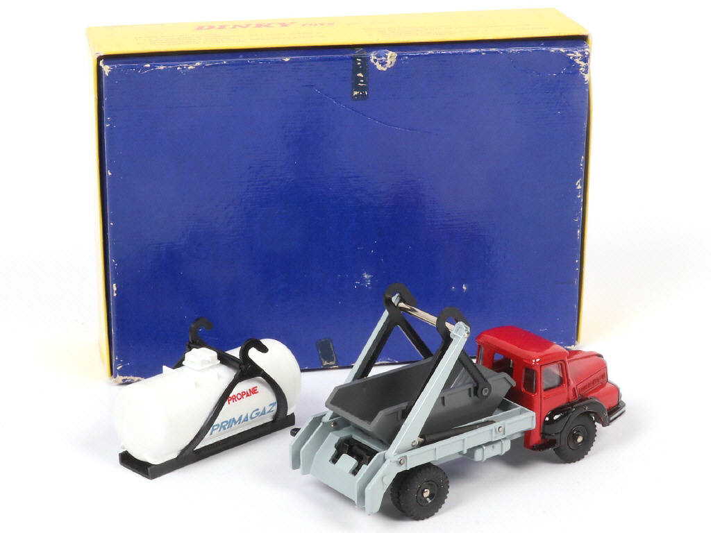 Lot 490 - DINKY TOYS (FRANCE) (1)