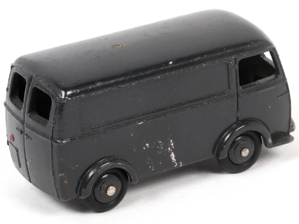Lot 455 - DINKY TOYS (FRANCE) (1)