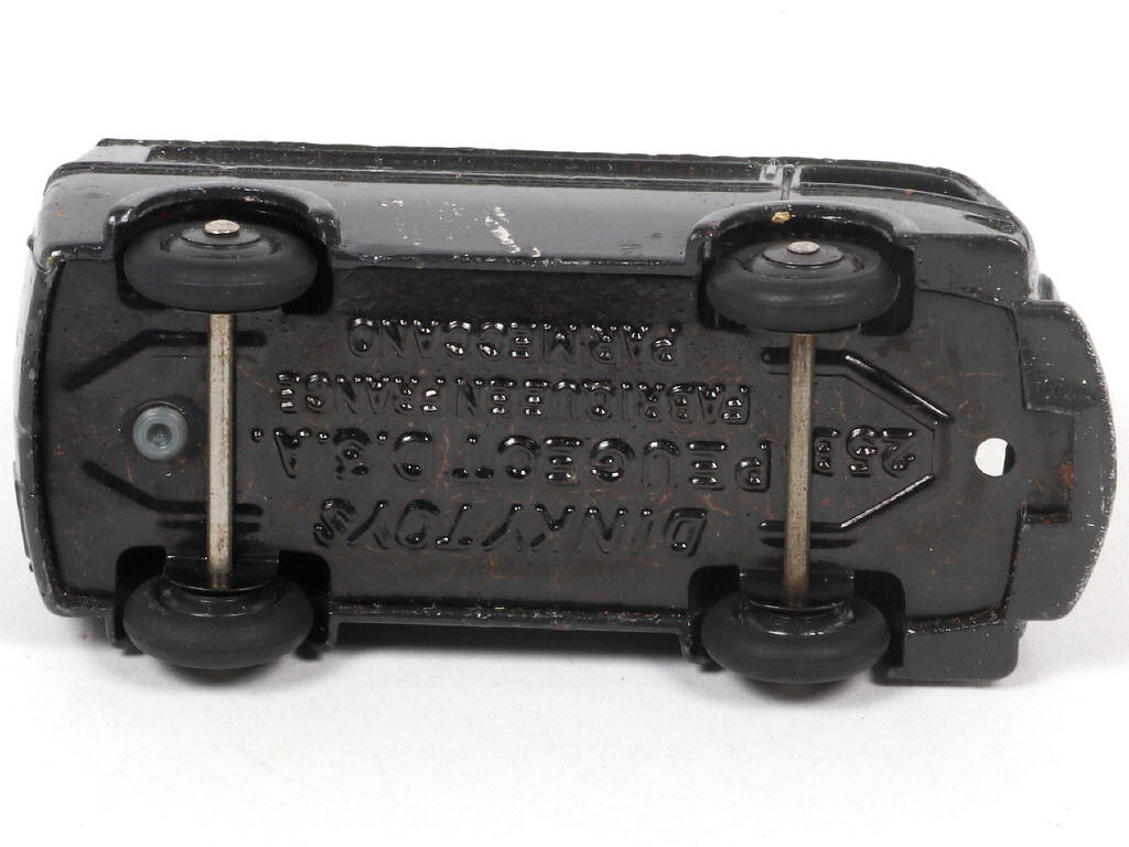 Lot 455 - DINKY TOYS (FRANCE) (1)