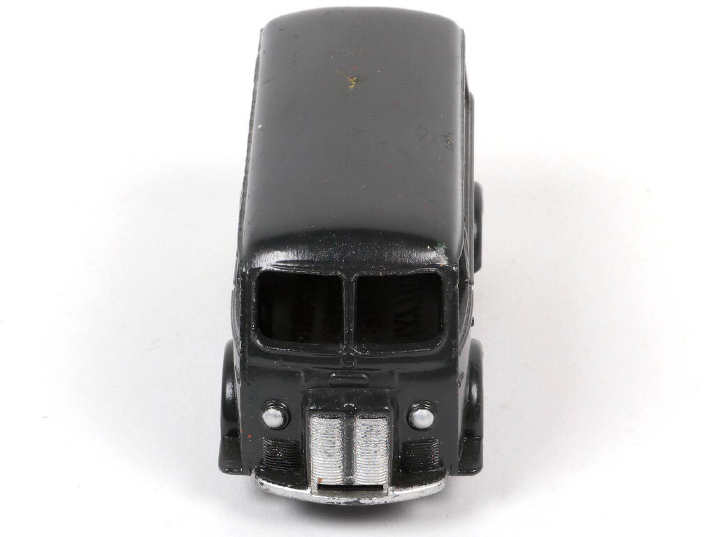 Lot 455 - DINKY TOYS (FRANCE) (1)