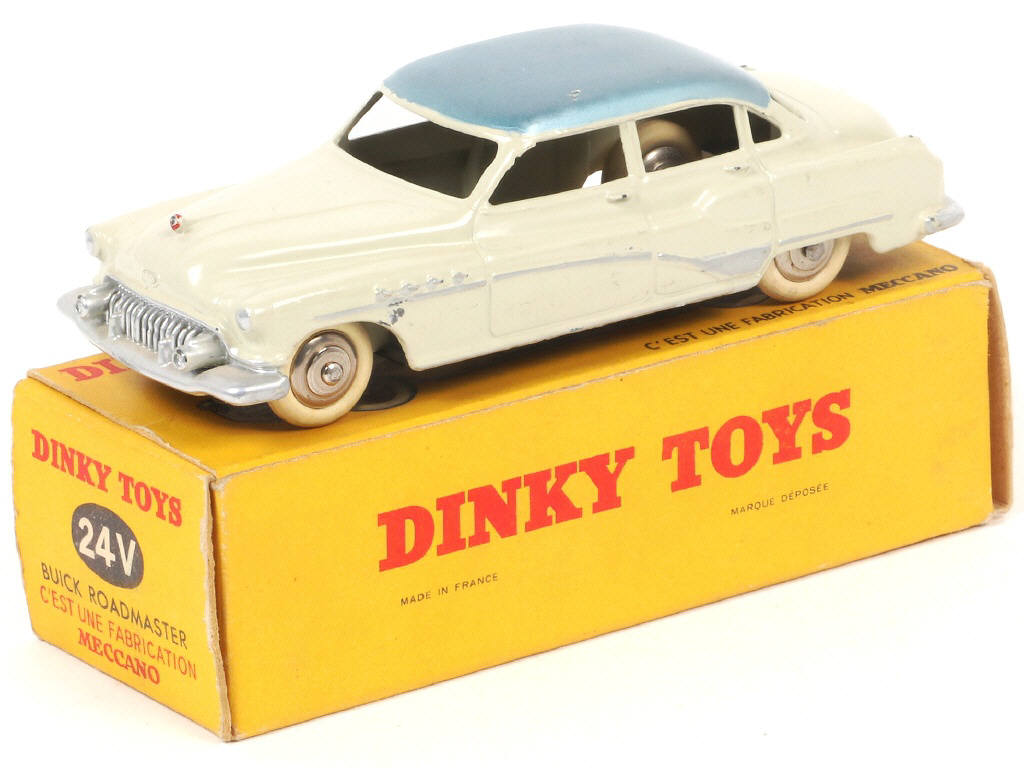 Lot 378 - DINKY TOYS (FRANCE) (1)