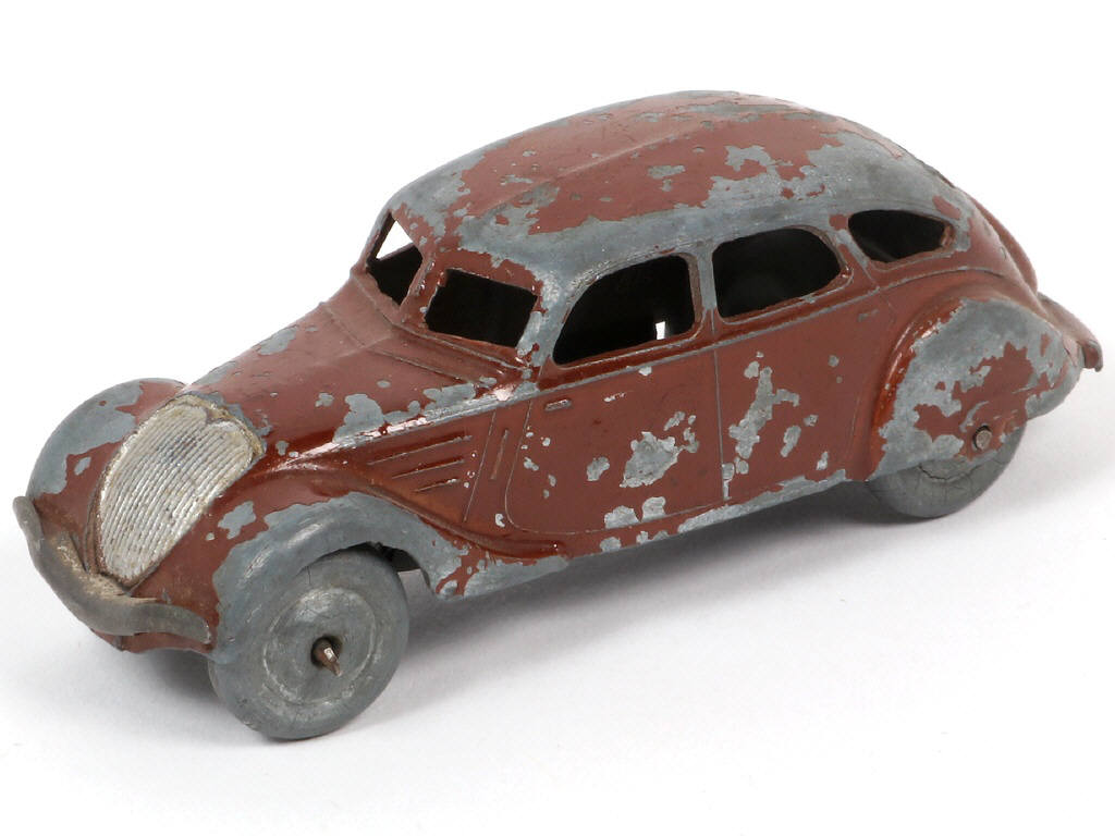 Lot 323 - DINKY TOYS (FRANCE) (1)