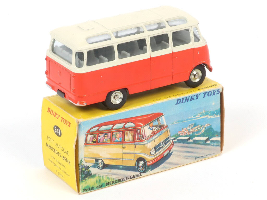 Lot 466 - DINKY TOYS (FRANCE) (1)