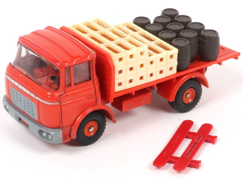 Lot 479 - DINKY TOYS (FRANCE) (1)