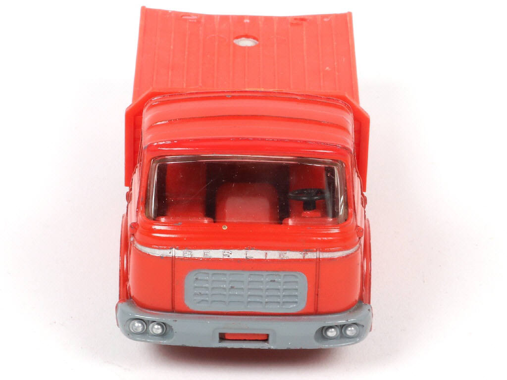 Lot 479 - DINKY TOYS (FRANCE) (1)