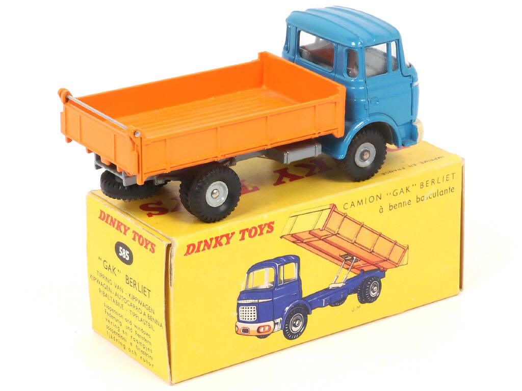 Lot 477 - DINKY TOYS (FRANCE) (1)