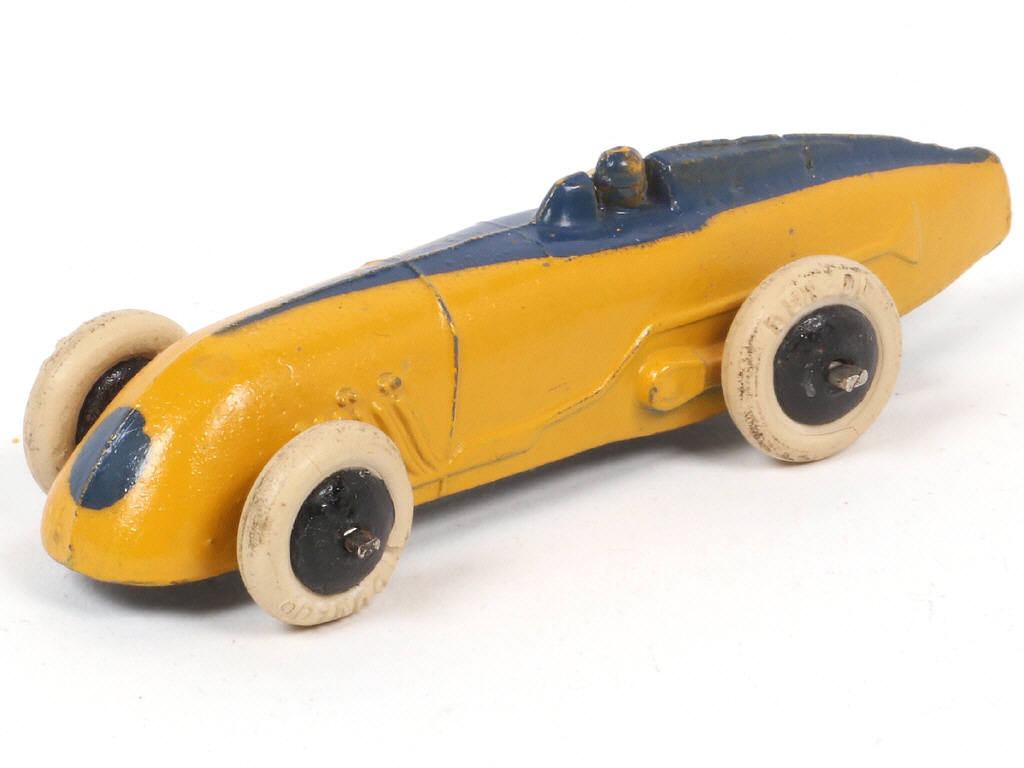 Lot 319 - DINKY TOYS (FRANCE) (1)