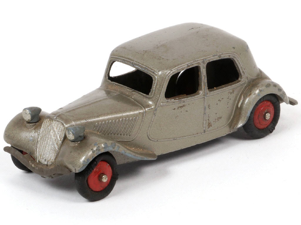 Lot 325 - DINKY TOYS (FRANCE) (1)