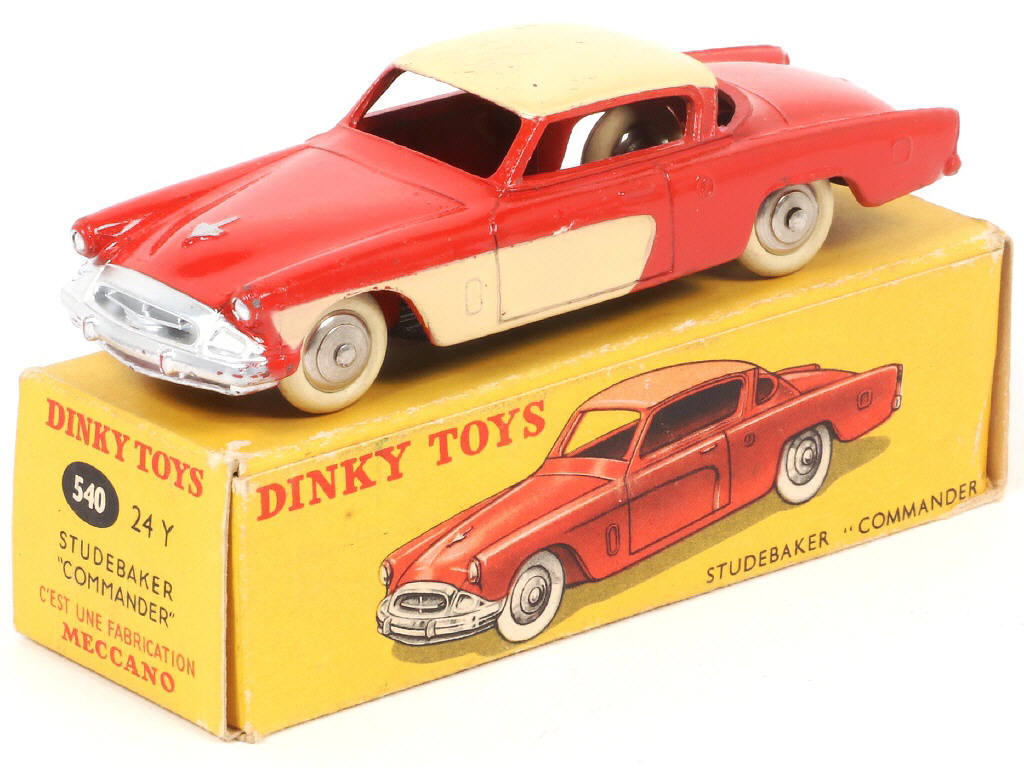 Lot 381 - DINKY TOYS (FRANCE) (1)