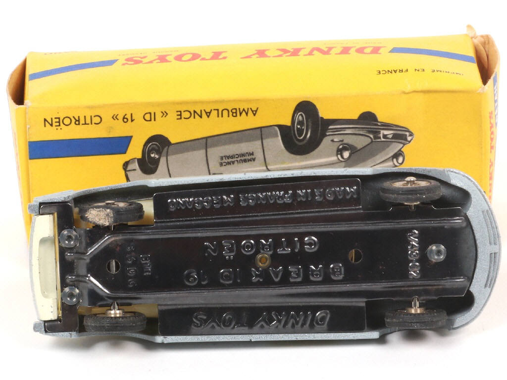 Lot 397 - DINKY TOYS (FRANCE) (1)